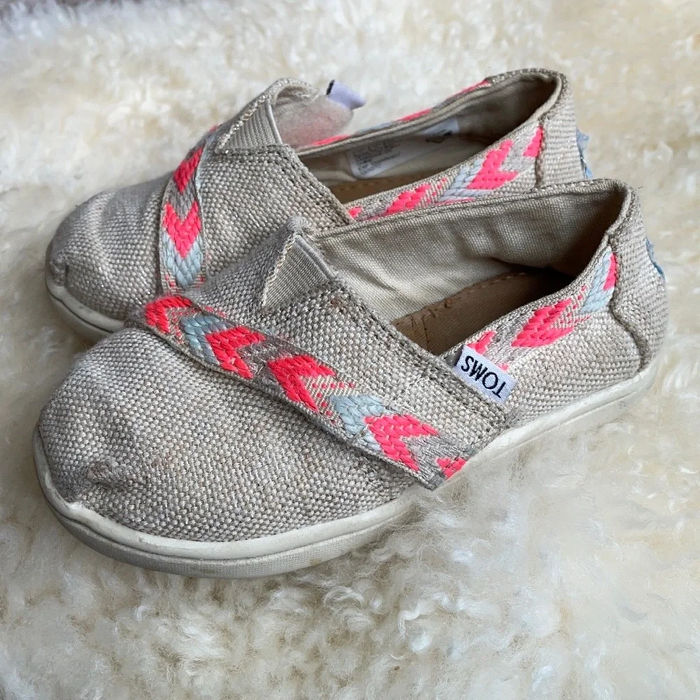 TOMS natural metallic burlap tiny classics size 7